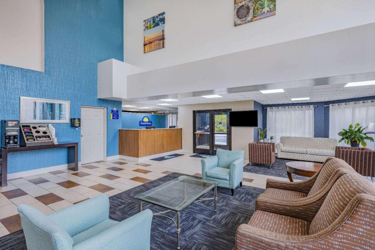 Days Inn & Suites By Wyndham Savannah Midtown Экстерьер фото