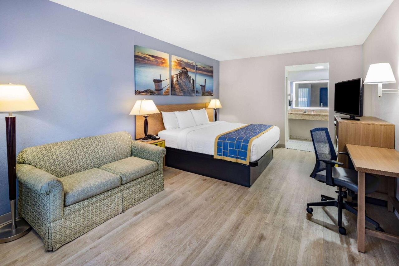 Days Inn & Suites By Wyndham Savannah Midtown Экстерьер фото