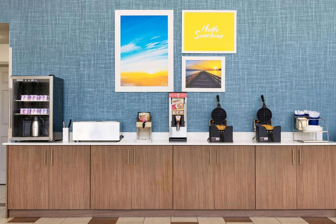 Days Inn & Suites By Wyndham Savannah Midtown Экстерьер фото