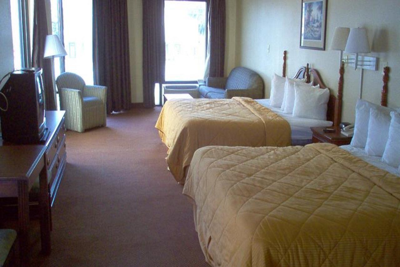 Days Inn & Suites By Wyndham Savannah Midtown Экстерьер фото