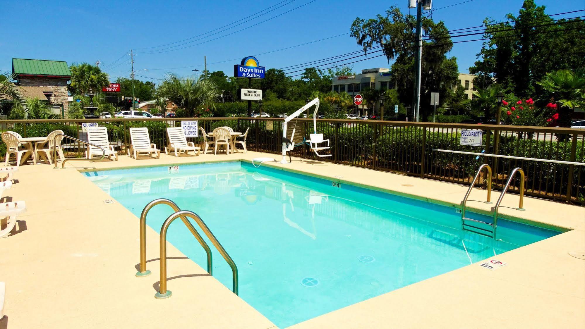 Days Inn & Suites By Wyndham Savannah Midtown Экстерьер фото