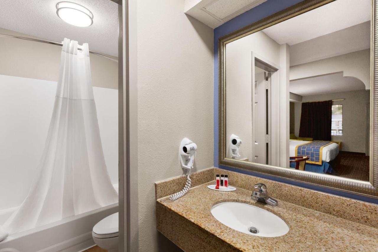 Days Inn & Suites By Wyndham Savannah Midtown Экстерьер фото